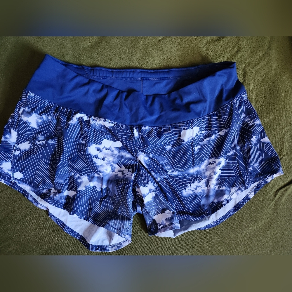 Oiselle cloud roga shorts size 10